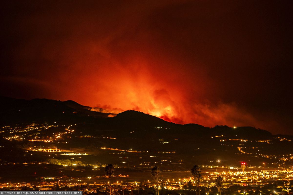 Pożary na Teneryfie pochłonęły już jedną trzecią lasów