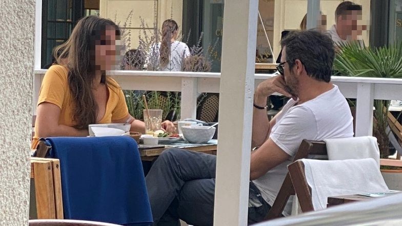 Nowa dziewczyna Pawła Deląga SIADA MU NA KOLANA w restauracji! Romantycznie