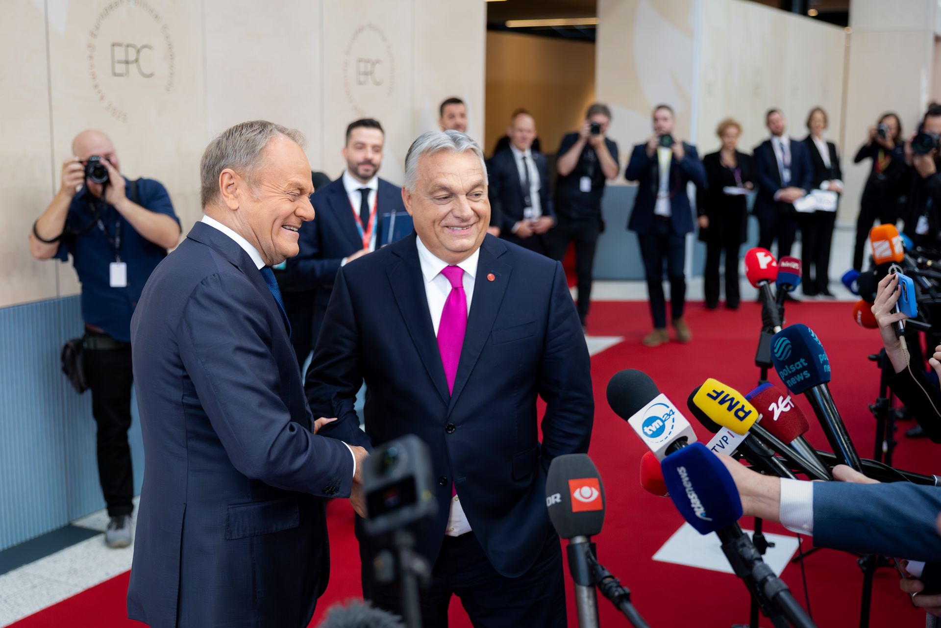 Kryzys gospodarczy: Orban kontra Tusk