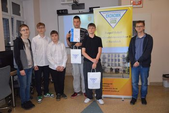 Młodzi informatycy z powiatu koneckiego nagrodzeni. Konkurs organizował "ekonomik"