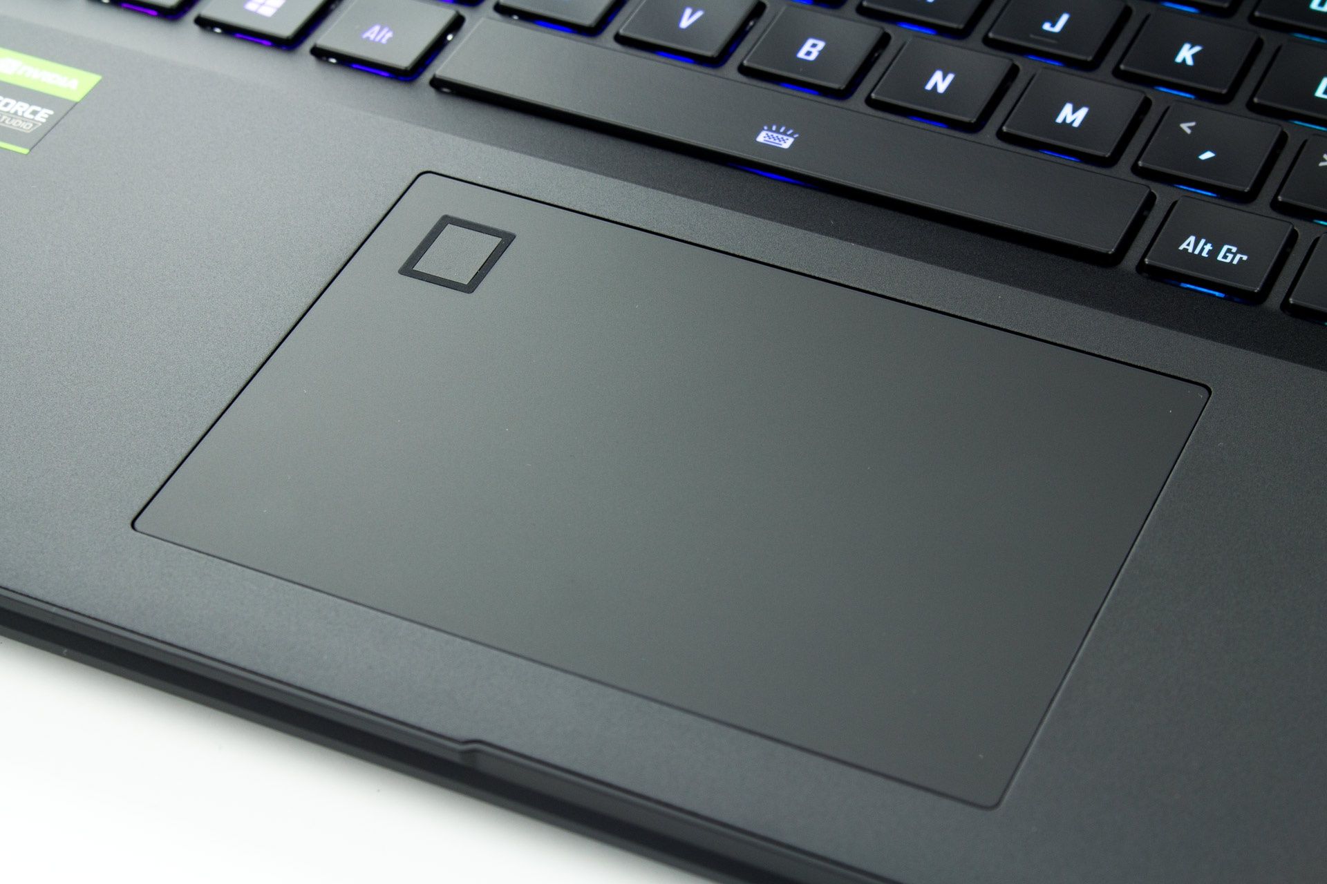 Gigabyte AERO 17 HDR YC - Touchpad