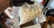 Warszawa: 33-latek ukrywał w mieszkaniu 2 kilogramy kokainy i mefedronu. Po akcji policji skończył w areszcie
