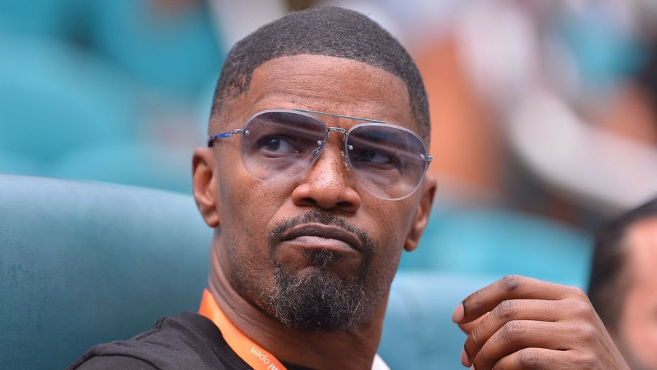 Jamie Foxx na meczu tenisa w marcu 2023