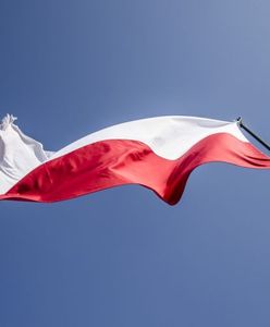 Jak wywiesić flagę Polski 11 listopada? Robiąc to źle, można złamać prawo