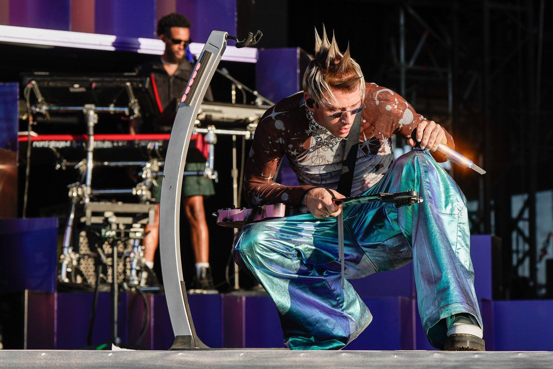 W 2023 Machine Gun Kelly wystąpił na Openerze.