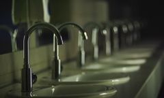 Z kranów płynie zielona ciecz. Mieszkańcy Lublina w szoku