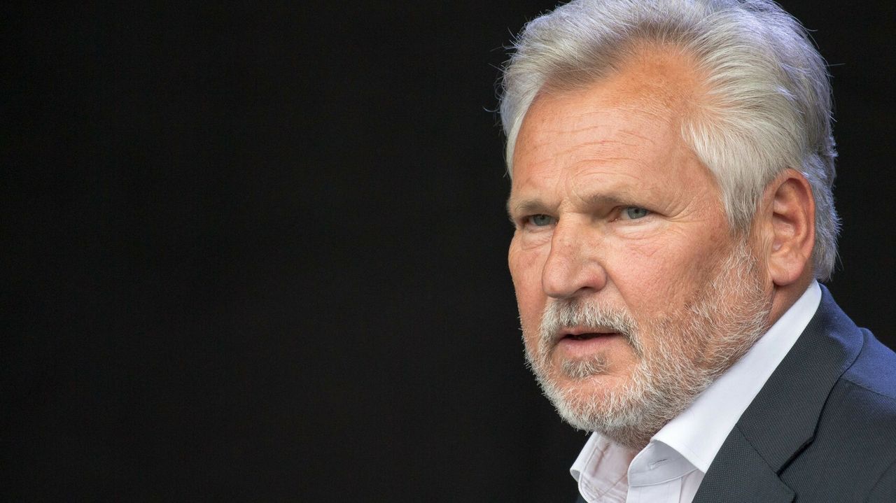 Aleksander Kwaśniewski: Mam kłopot z wiarą w reprezentację