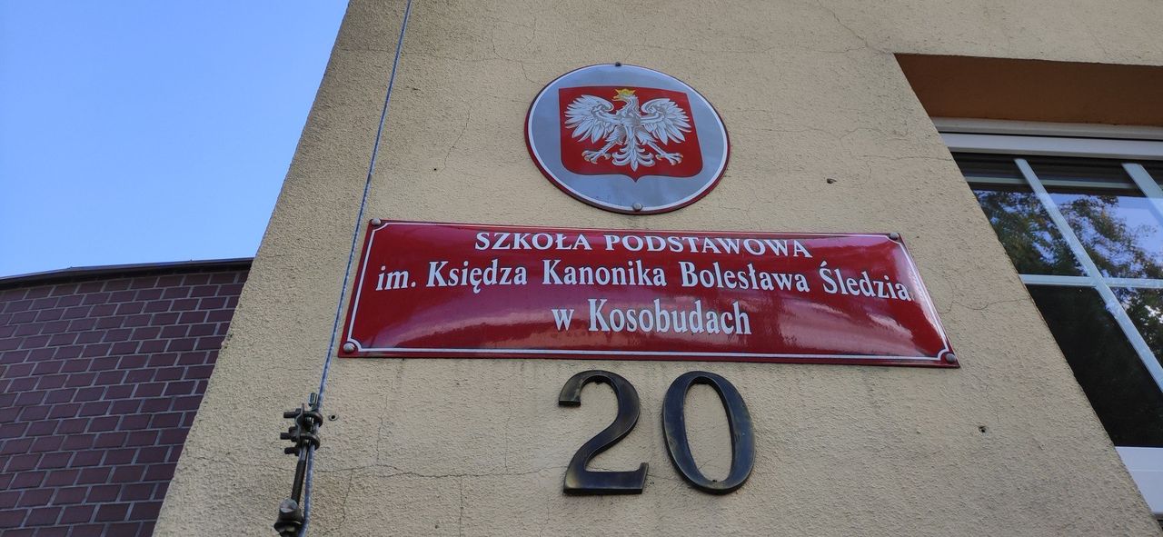 Kosobudy: Rodzice nie chcą sztandaru z TW "Feliksem" w szkole