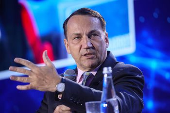 "Oszczerca, partacz i świr". Sikorski odpalił się po decyzji sądu