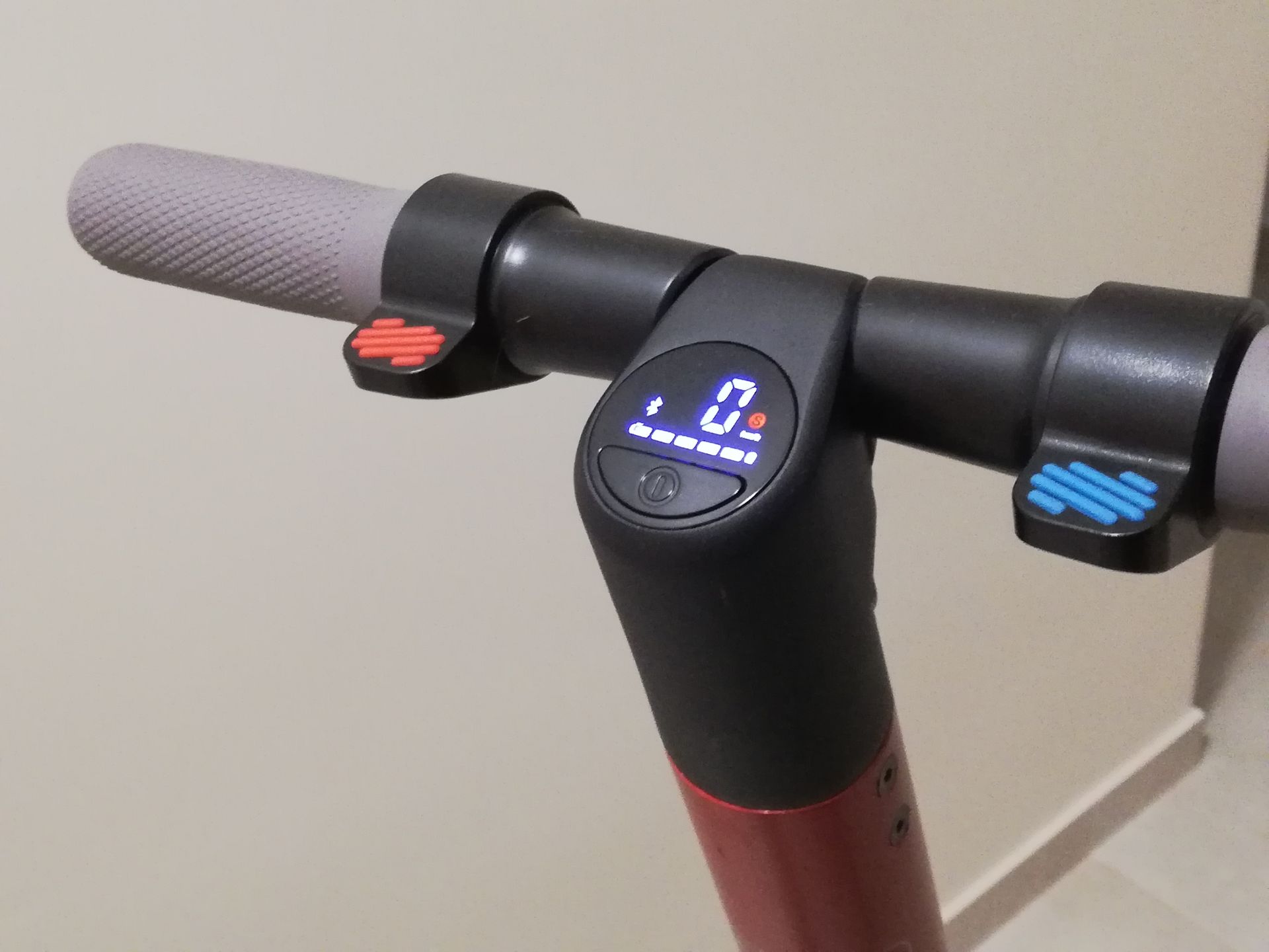 Hulajnoga Seat eXS - recenzja. Niby Segway, ale ładniejsza i droższa 8
