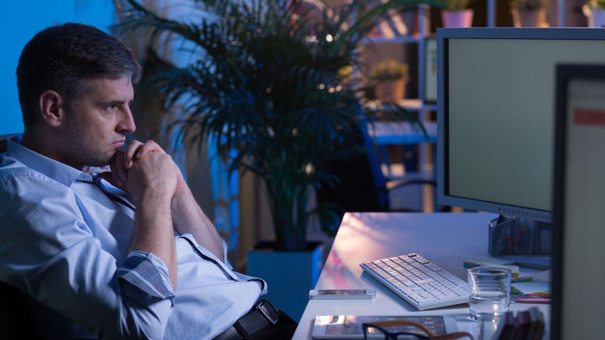 praca powyżej 50 godzin tygodniowo