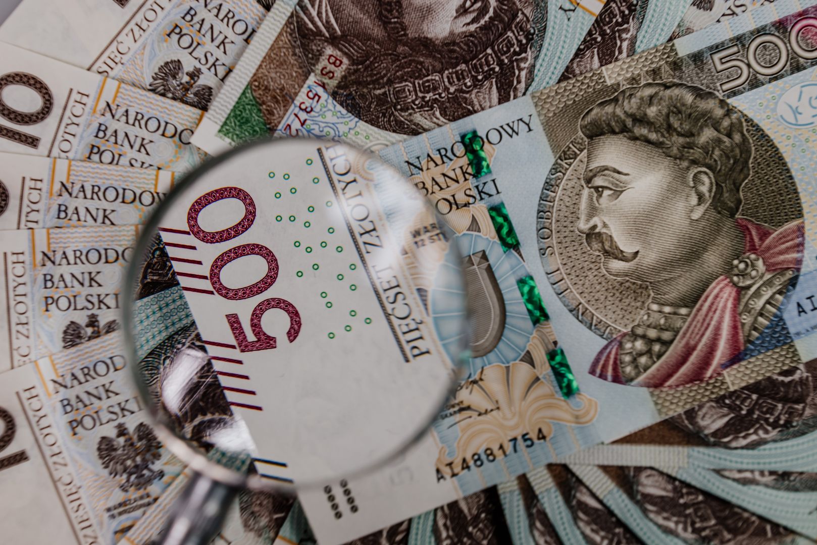 500, 500 plus, banknot, zoom, lupa, waluta, dolar, bisnes, gotówka, finanse, bank, banknoty, papier, euro, bogactwo, bankowej, notatka, gospodarka, finansowy, my, inwestycja