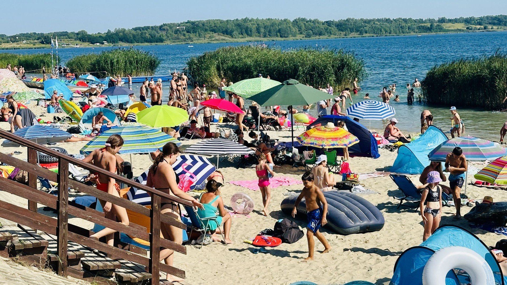 Wypoczynek nad Jeziorem Tarnobrzeskim w środę, 13 sierpnia