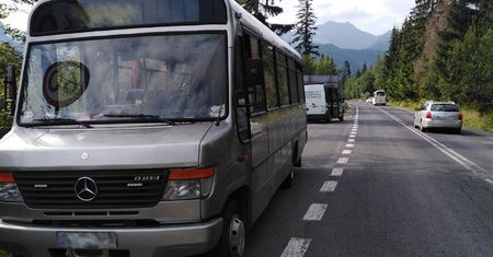 Spór o autobusy do Morskiego Oka. Przewoźnicy grzmią: "Chcą nas wykończyć, zdziesiątkować"