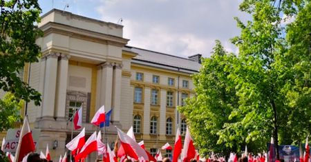 Demonstracja przed kancelarią premiera na znak solidarności z Afgańczykami