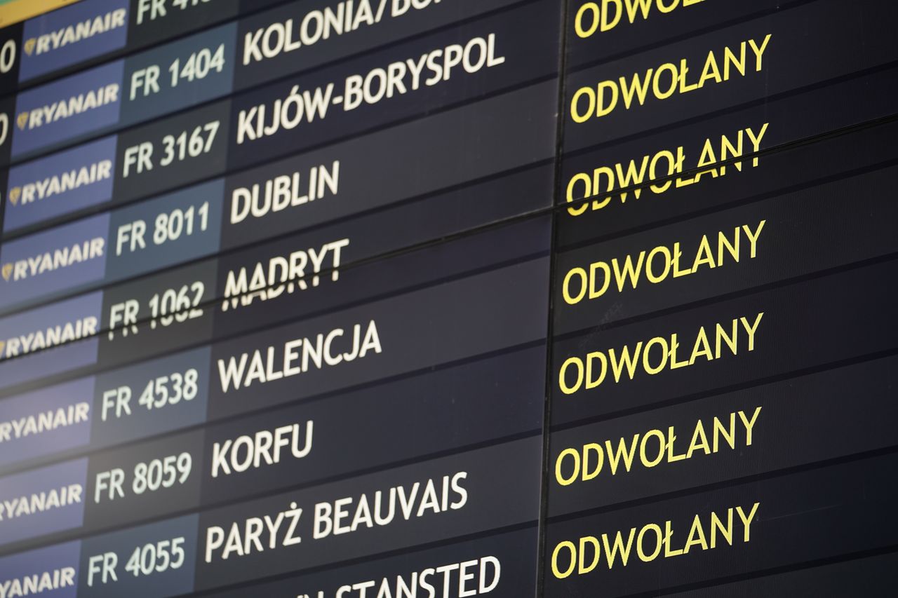 Linie lotnicze wycofują połączenia do kurortów wakacyjnych. Pasażerowie wściekli i bezradni