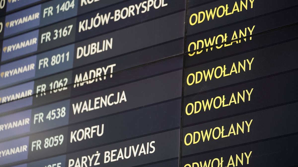 Nowy Dwor Mazowiecki, 25.05.2020. Wizyta Roberta Biedronia na Lotnisku w Modlinie., SnÃ­mek: 522166203, Licence: Rights-managed, Restrikce: , Model Release: no, Credit: Mateusz Wlodarczyk / Forum