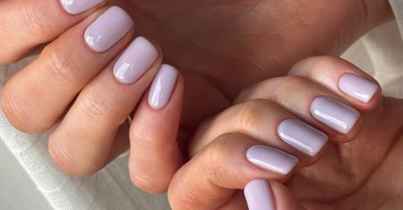Alternatywa dla różowych paznokci. Genialny manicure na lato 2025