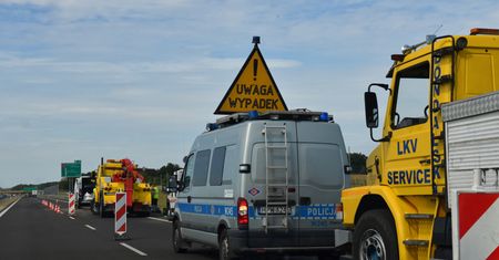 Autostrada A4. Motocyklista upadł, przejechał po nim samochód