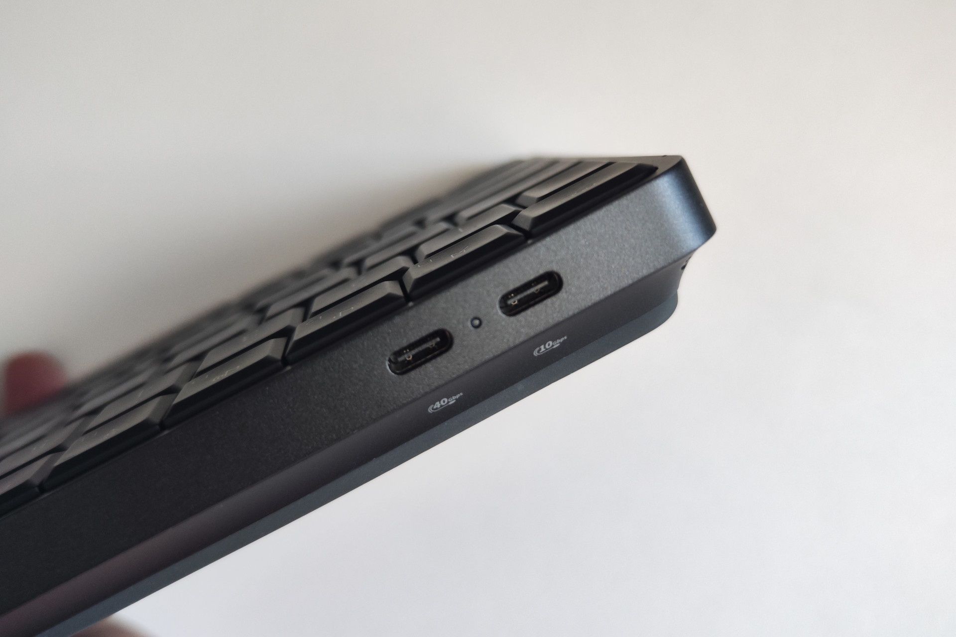 Do dyspozycji oddano dwa porty USB-C  10 Gb/s i USB-C 40 Gb/s