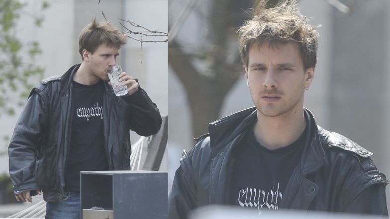 Maciej Musiał i relaks pod magnolią