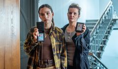 Nowy serial TVN w porze największych show stacji. Jest data premiery "Młodych glin"