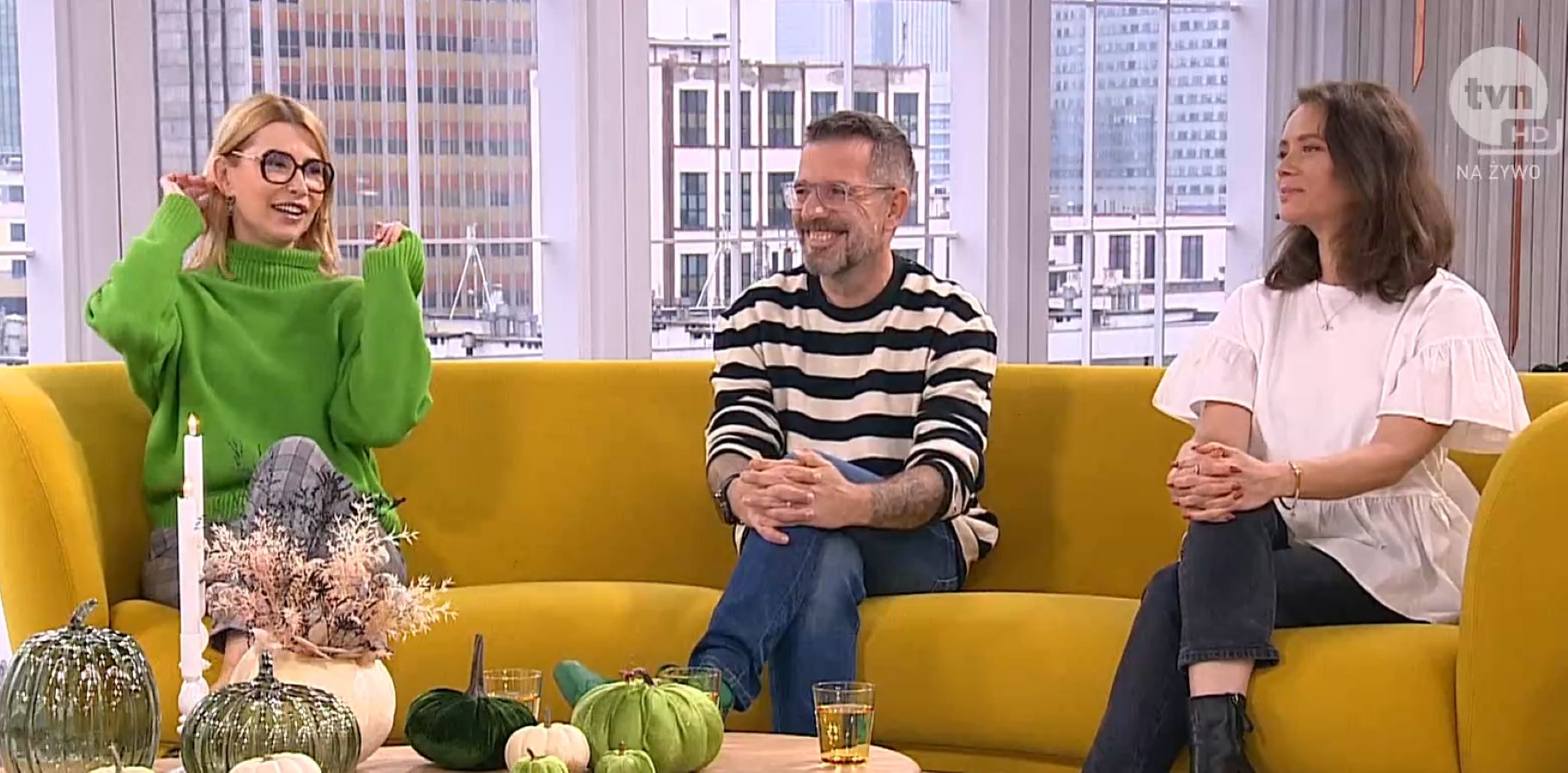 Tatiana Mindewicz-Puacz, Piotr Skrzypczak i Hanna Konarowska-Nowińska w studio "DD TVN"