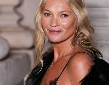 Ma 52 lata. Tak ubrała się na pokaz w Paryżu. Zrezygnowała z seksapilu