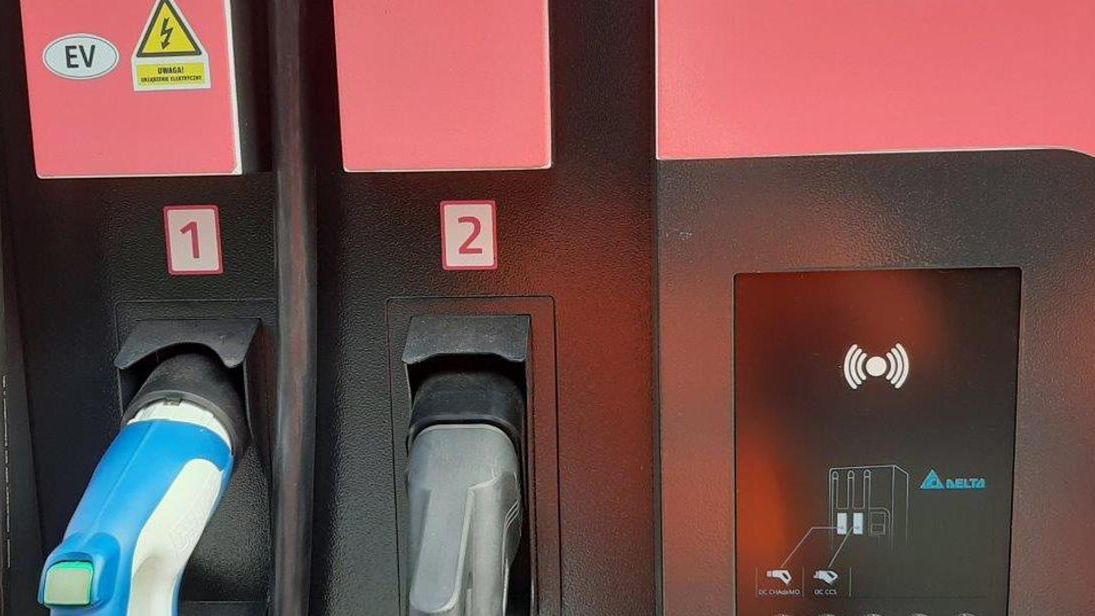Na polskich drogach pojawiają się nowe ładowarki do elektryków