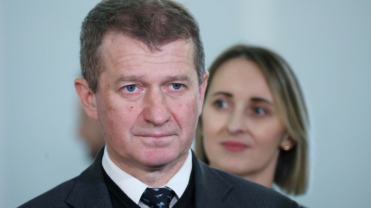 Śpiewak pyta o żonę ministra. Ministerstwo odpowiada ws. Rasia