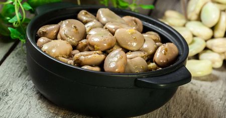 Bób po sycylijsku – aromatyczna przekąska na lato