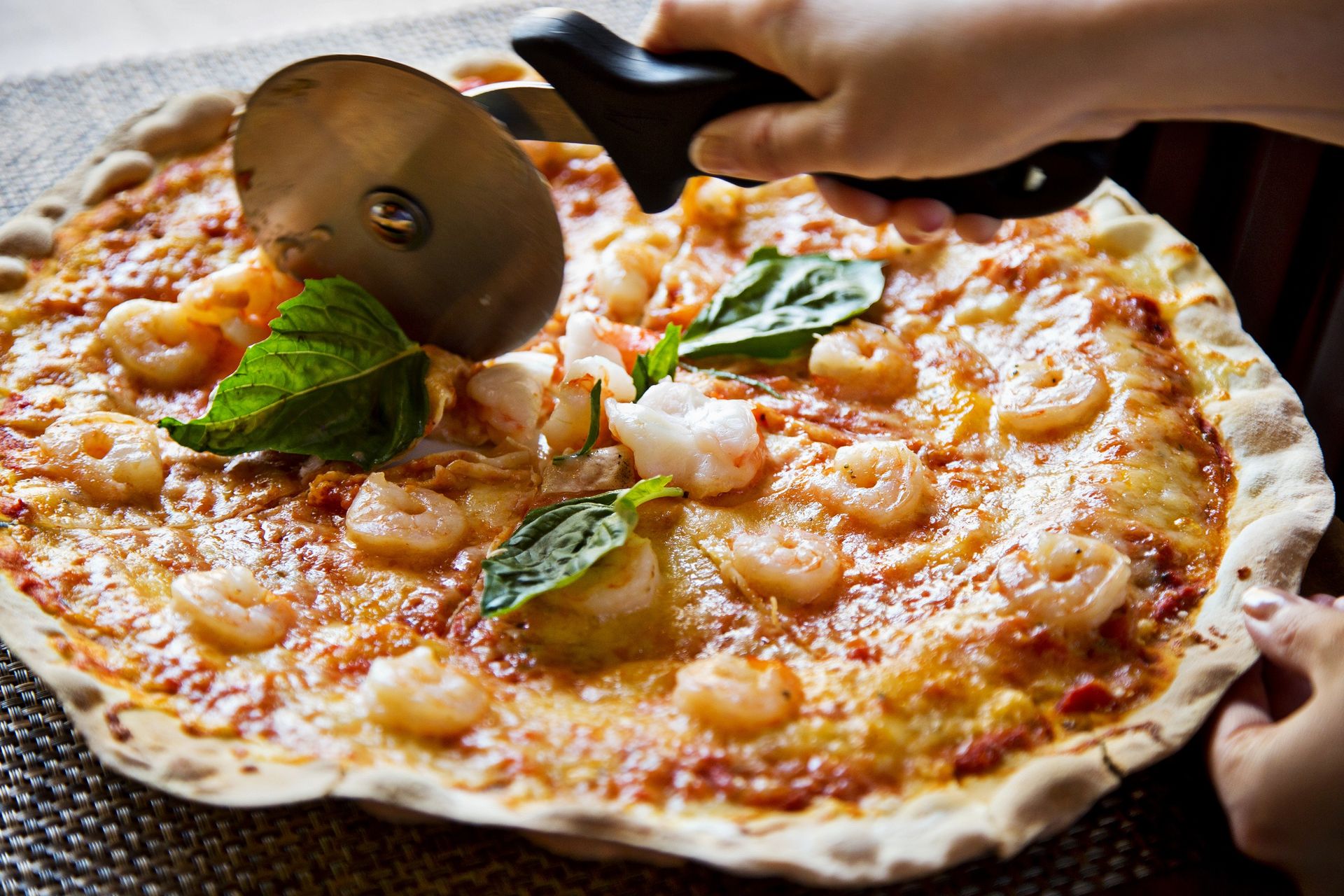 Skarbówka wpadła na pizzę z krewetkami. W sieci zawrzało