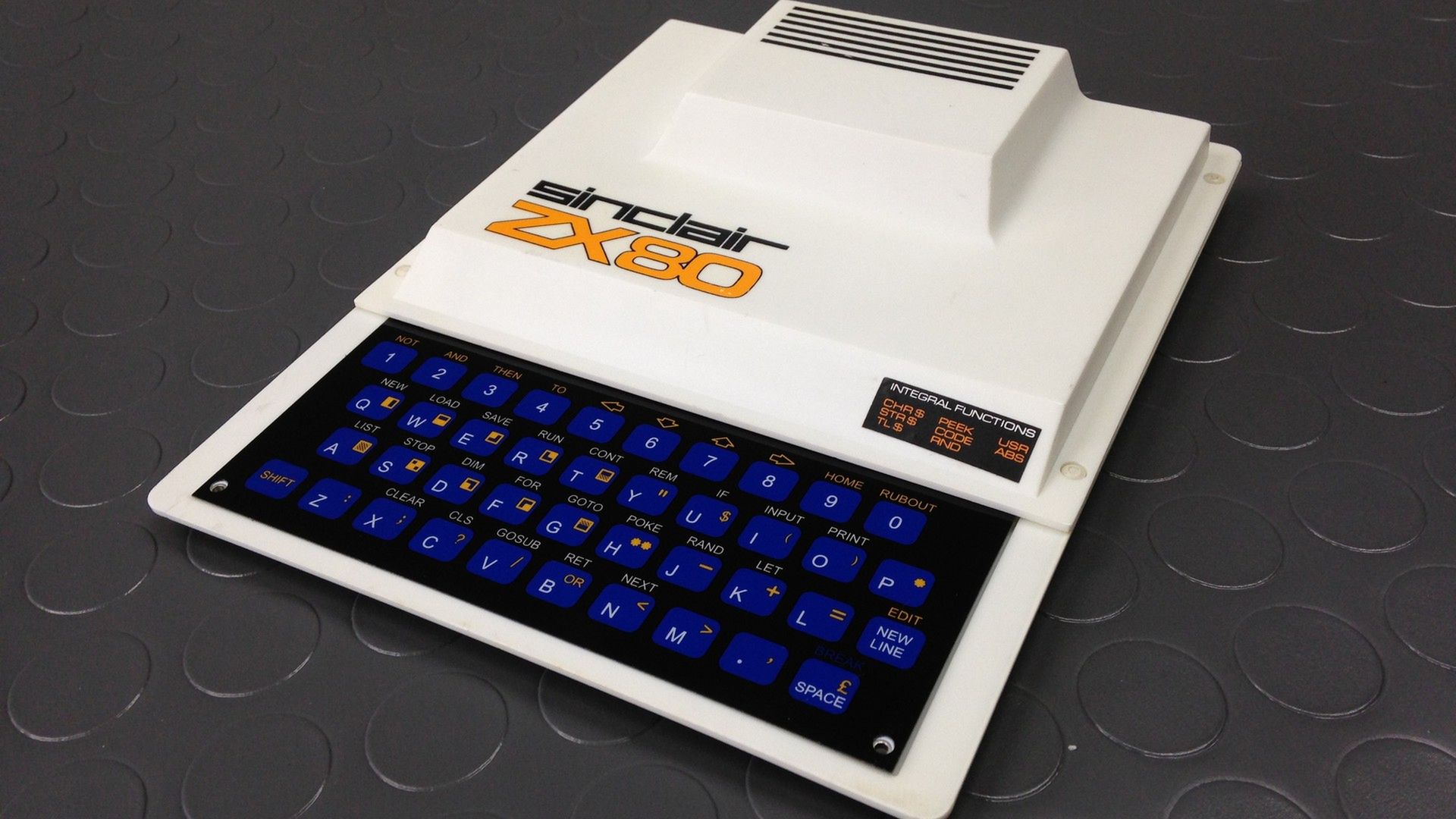 Najpiękniejsze komputery, jakie kiedykolwiek powstały. ZX Spectrum, Cray-2, IBM PS/2, MacBook Air i inne 4