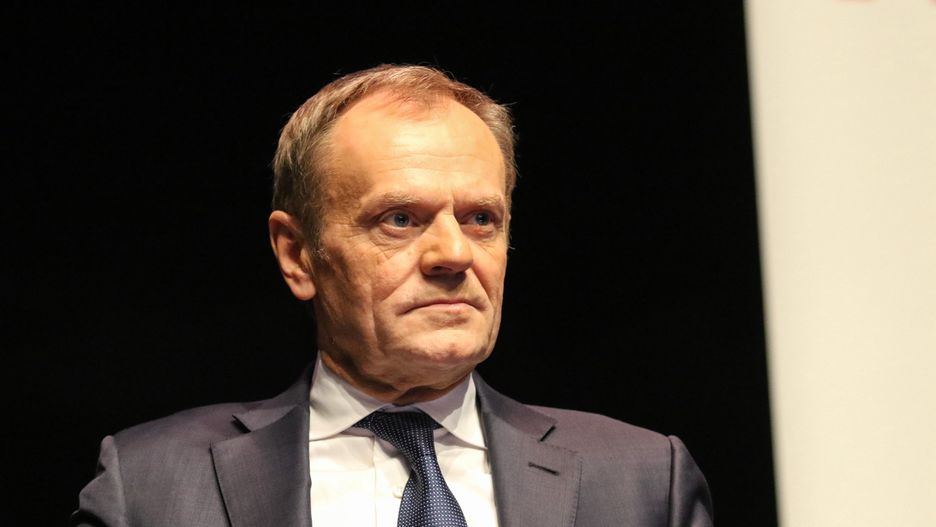 Donald Tusk dosadnie o polskich instytucjach  (Photo by Michal Fludra/NurPhoto via Getty Images)