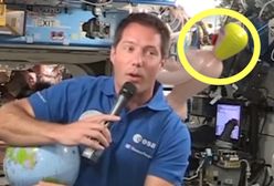 Komiczna wpadka na wizji. Za astronautą pojawiła się dmuchana lalka