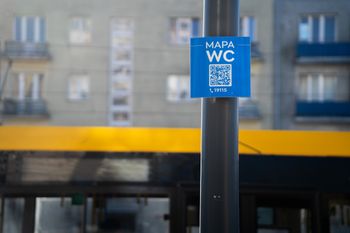 Pilna potrzeba? W Warszawie wystarczy zeskanować jeden kod