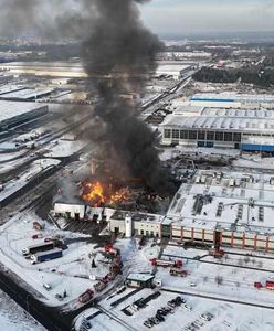 Pożar ogromnej hali. Wojewoda i straż przekazują szczegóły