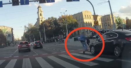 Wrocław. Hulajnoga aż pofrunęła w powietrze. Poważny wypadek na pl. Wróblewskiego
