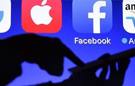 Francja nałoży na Google i Facebooka podatek cyfrowy. USA rozpoczęły w tej sprawie dochodzenie