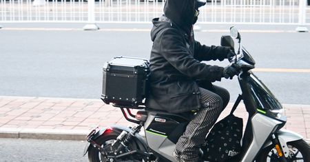 Staranował policjanta motorowerem. 17-latek chciał uniknąć kontroli