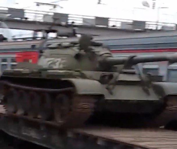 Russian T-54 tanks head to Ukraine amidst controversy