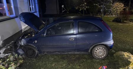Po pijaku wjechała ludziom w dom. Uciec się nie udało, bo miała pecha