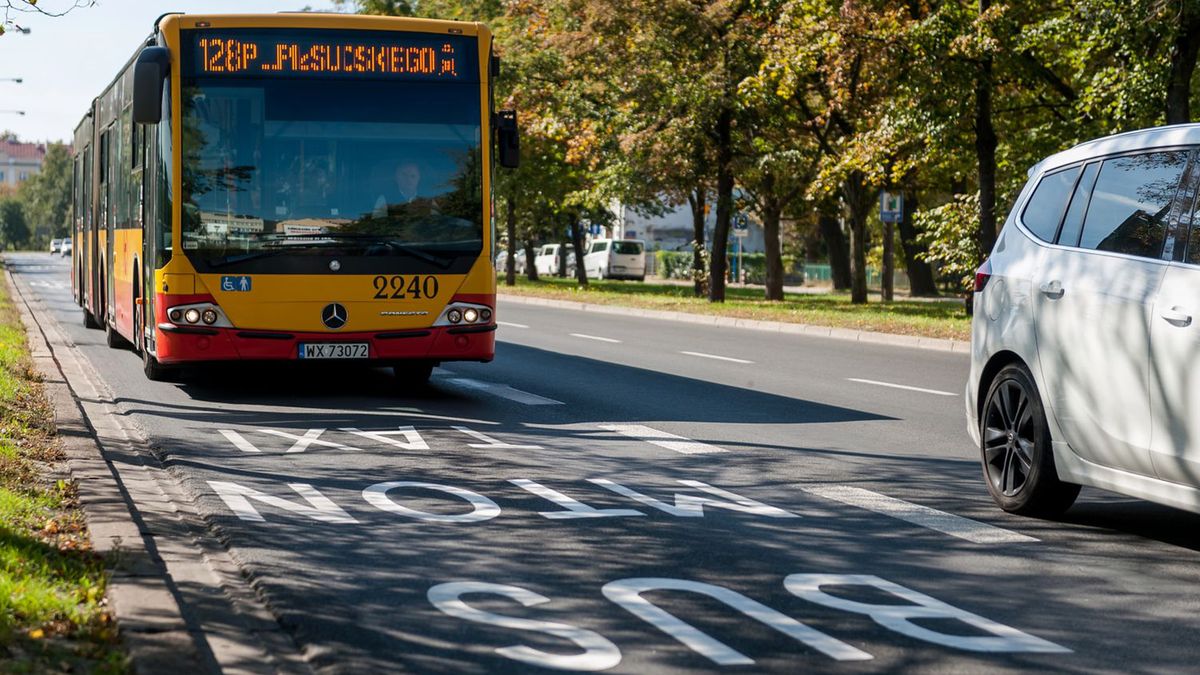 Zarówno w strefie żółtej, jak i czerwonej będą obowiązywały takie same zasady dotyczące limitu pasażerów w komunikacji zbiorowej.