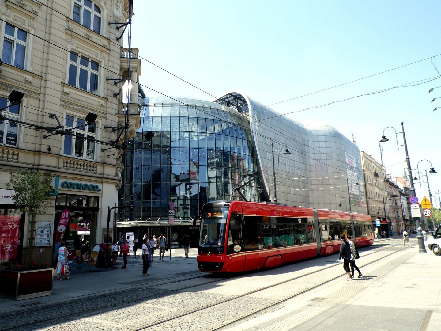 Nagle zasłabł w tramwaju. Nie żyje 47-letni pasażer