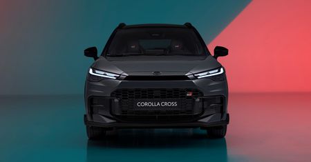 Odświeżona Corolla Cross wjeżdża do salonów. Znamy ceny