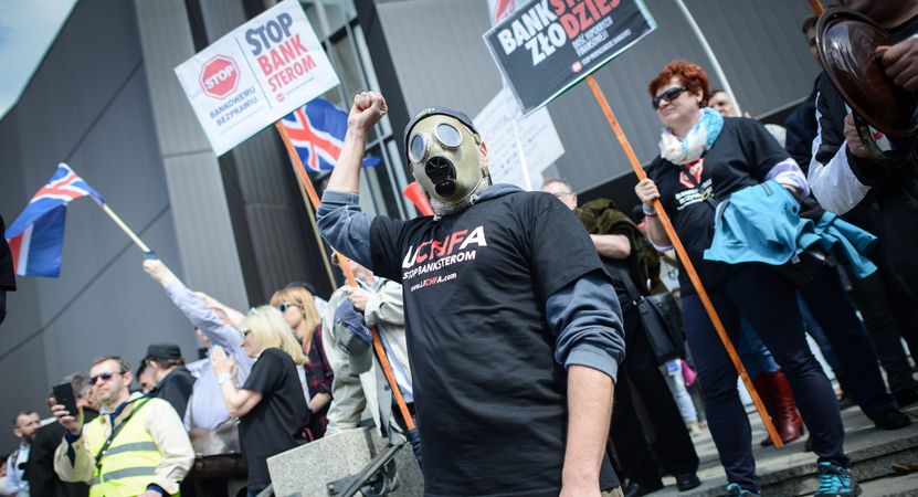Banki i frankowicze kłócą się o wyrok TSUE. "Szczyt cynizmu"