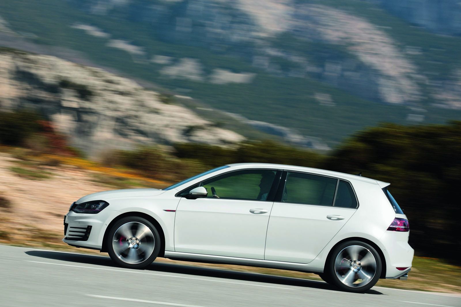 Volkswagen Golf VII GTI - efektowne zdjęcia rasowego hot-hatcha [galeria] 22