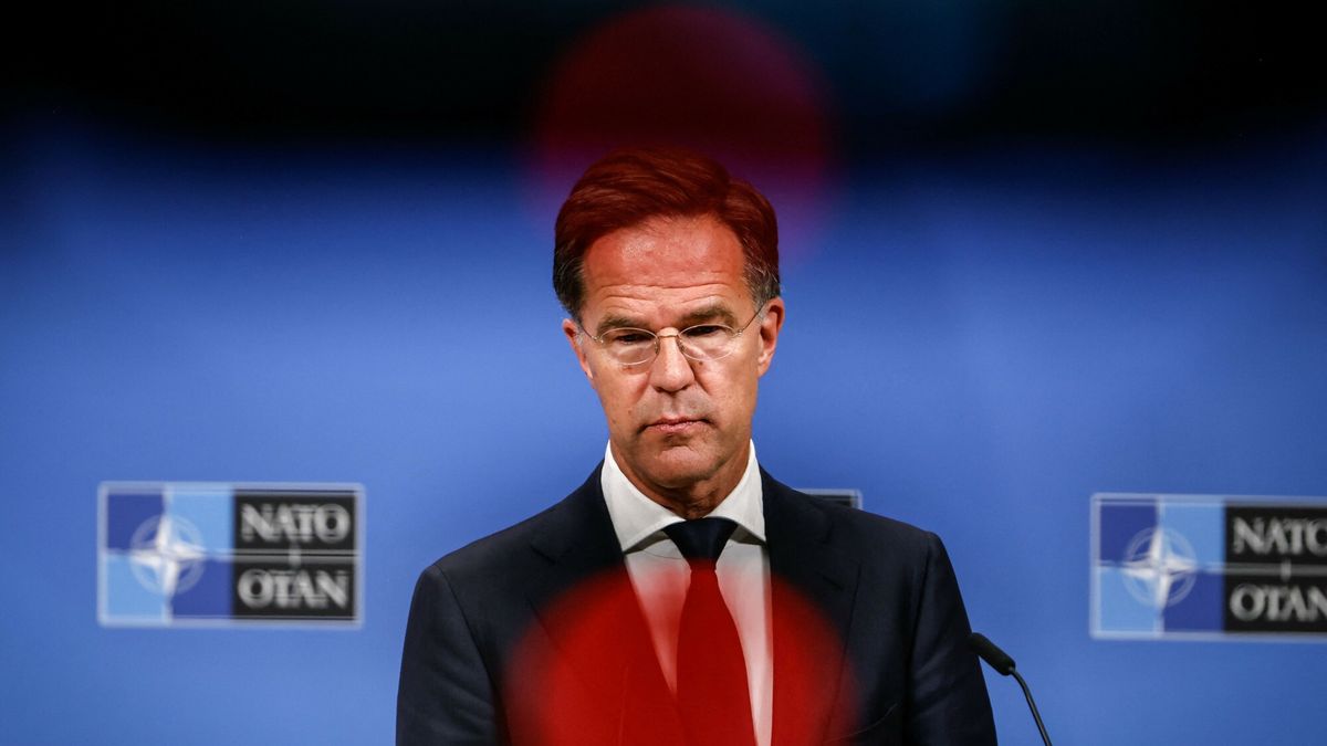 "Strzelać czy nie strzelać?". Prasa o rozterkach NATO. Na zdjęciu sekretarz generalny Sojuszu