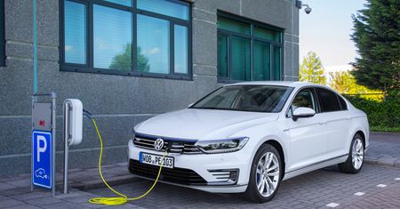 Volkswagen planuje odświeżenie Passata. Z konfiguratora zniknęła już hybryda