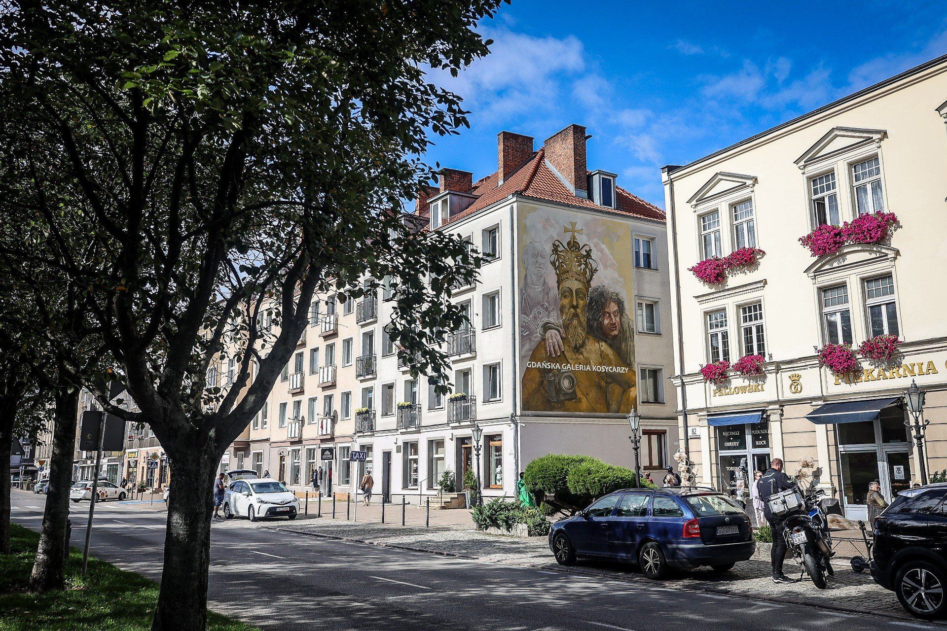 Kronikarze Gdańska razem z królem. Powstał mural Zbigniewa i Macieja Kosycarzy